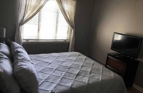 Dubuque House | Jacuzzi tub - fireplace - Self check-in- off street parking!