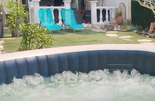 Sanary-sur-Mer Apartment | Jacuzzi under the palm trees and close to the beaches in Sanary Sur Mer