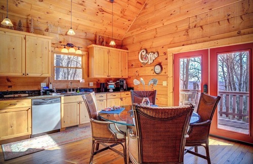 Seven Devils Cabin | Jacuzzi/Views of Grandfather Mountain/Secluded