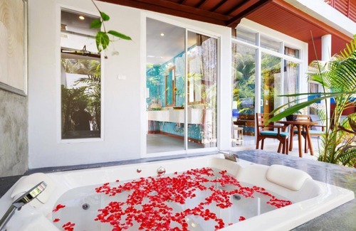 Khao Lak Villa | Jacuzzi Villa in Khao Lak with a romantic outdoor Jacuzzi JV#6