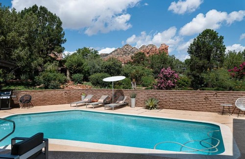 West Sedona House | Jacuzzi, Walk to Trails, Stunning Views, Mid-Century Modern,Pool