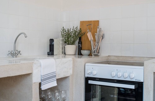 Kerameikos Apartment | Jade – A Stylish One-Bedroom Home in Metaxourgio