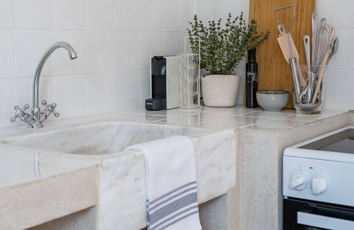 Kerameikos Apartment | Jade – A Stylish One-Bedroom Home in Metaxourgio