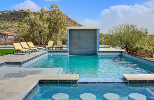 Paradise Hills House | Jade Mountain Manor | Large pool, Putting Green