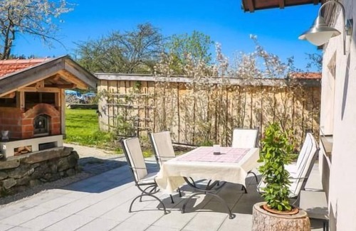 Arnetsried Apartment | Jagdhaus Chalet - Luxus Chalet mit Smoker Grill und Eigenem Whirlpool auf der Terrasse