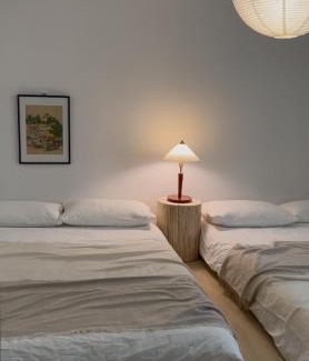 Suwon Apartment | JAJA Haenggung, SuwonㅣNext to Hwaseong FortressㅣCozy Korean VibeㅣComfortable & Well-keptㅣUp to 8 guestsㅣFree Parkingㅣ2-night minimumㅣLoved by many guests