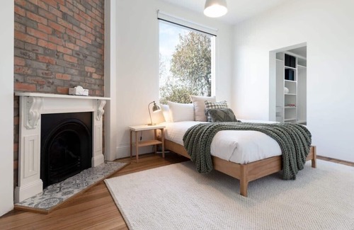 East Launceston House | Jalil: Stunning Home with Amazing Views!