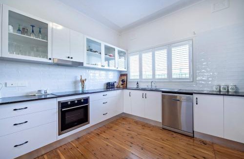 Dubbo House | James Cottage - Close to CBD, Charm Awaits