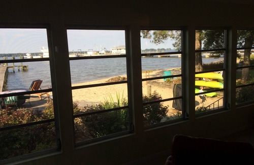 Surry Cottage | James River Beach Retreat - Last Minute Rate- Williamsburg - Ferry End Cottages