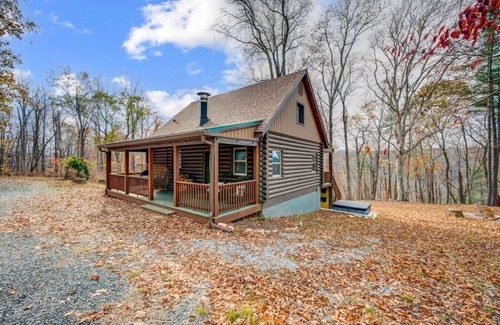 Lynchburg Apartment | James River Cabin, Riverfront with Hot Tub and Views!