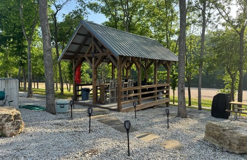 Ponce De Leon Condo | James River Hideout: Live Slow Pristine Water Premium Ozark Serenity!