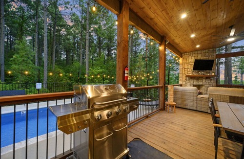 Pickens Apartment | JamOn | Heated Pool, Arcade, Playground and MORE!
