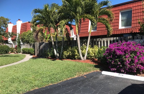 Iona House | Jan 2026 Special Save 10%! Spacious 3BR/3B Townhouse Near Sanibel & FMB