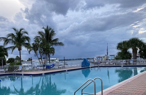 Hutchinson Island South Cottage | Jan Feb March 2024 Oceanfront resort style community