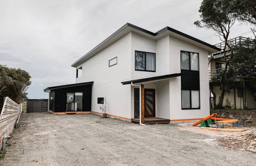 Walkerville House | Jandi - King Beds - Starlink - EV Charger