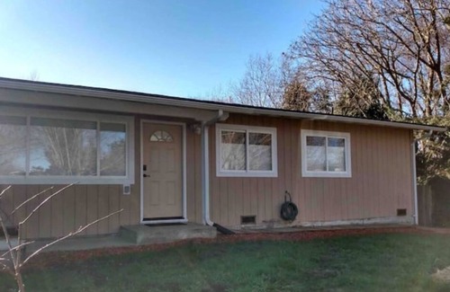 Arcata House | Jane's Creekside Garden 3BR/2BA Home