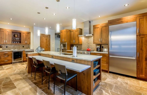Winter Park House | Jane's Ski Chalet | Luxury Mountain Mansion | Sleeps 17 | Modern Decor | Private Hot Tub