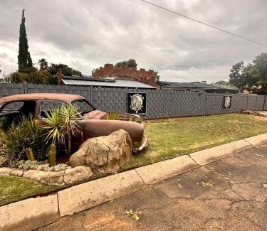 Matjhabeng House | Janneman Se Leeuwyfie B&B