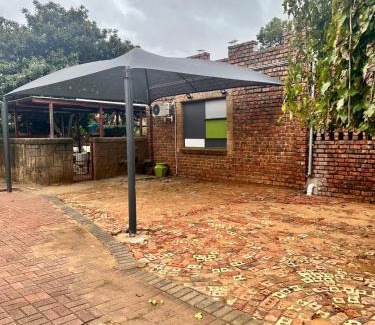 Matjhabeng House | Janneman Se Leeuwyfie B&B