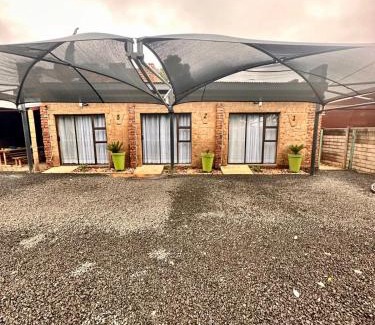 Matjhabeng House | Janneman Se Leeuwyfie B&B