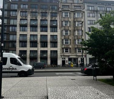 Rogier Apartment | Jardin Botanique