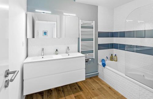 Ile de Nantes Palais des Congres Apartment | Jardin du 8e Ciel - Neuf & Central