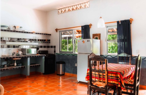 La Manzanilla Apartment | Jardines Tropicales - 3 blocks from the beach