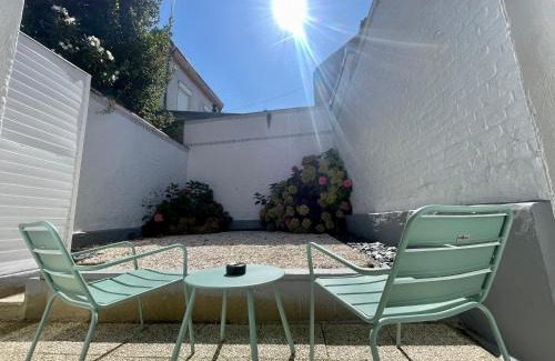 Sainte-Anne - Faubourg Noyon Apartment | Jardins de Castille - 200m de la gare - Home cinéma