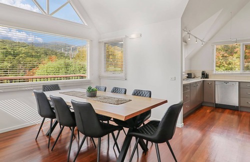 Merrijig Cabin | Jarrah Lodge - pleasant views to Mt Buller and surrounding mountains.