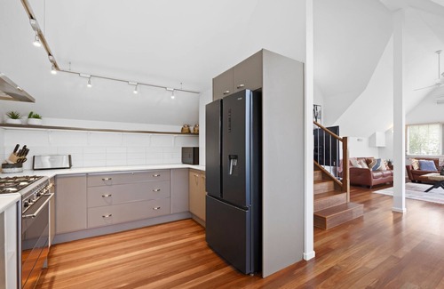 Merrijig House | Jarrah Lodge - Sleeps 10 - Merrijig