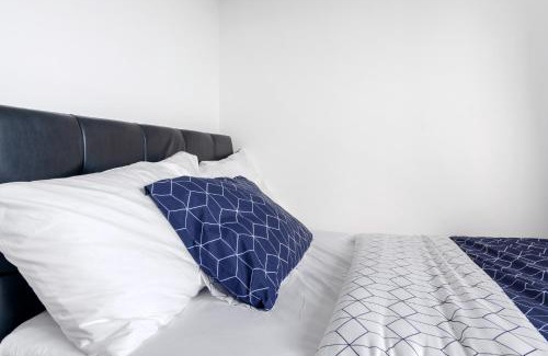 Newark upon Trent Apartment | JASIG APARTMENTS - Comfy 3 Bedroom house in Nottingham, Sleeps 6