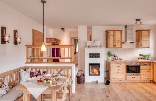 Muhlwinkl Apartment | Jasmin vacation apartment with south-facing terrace and mountain view