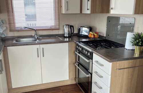 Hamworthy House | Jasmine 2-bedroom dog-friendly caravan + sea view on Rockley Park, Poole Harbour