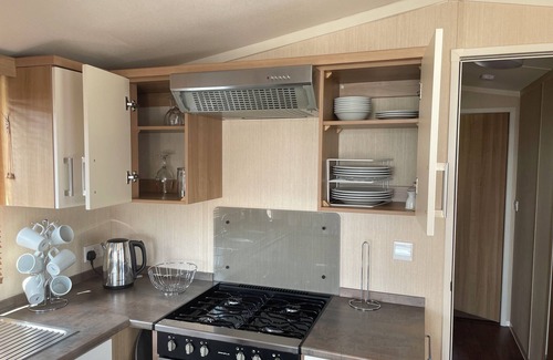 Hamworthy House | Jasmine 2-bedroom dog-friendly caravan + sea view on Rockley Park, Poole Harbour