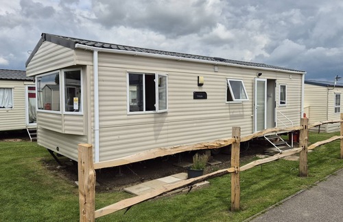 Dymchurch House | Jasmine - 2 bedrooms sleeps 6