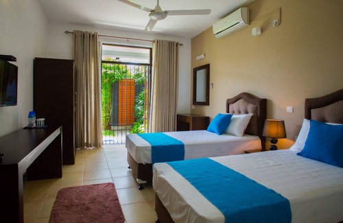Battaramulla House | Jasmine Breeze - 4 Bedroom Villa