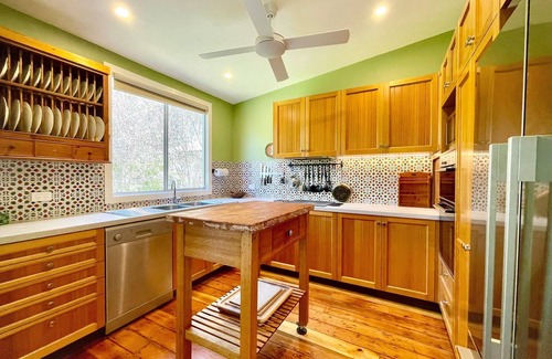 Katoomba Cottage | Jasmine Cottage - Art-Deco Cottage, 2 Bedroom, Climate-Control, BBQ, Accessible