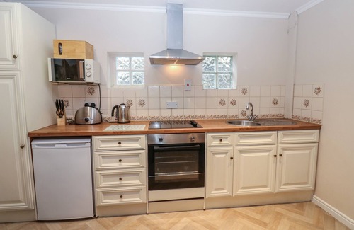 Richmond Cottage | JASMINE COTTAGE, pet friendly, with a garden in Richmond