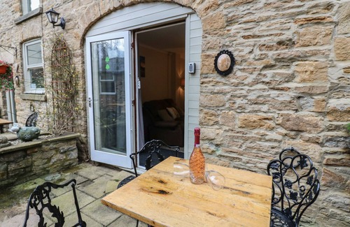Richmond Cottage | JASMINE COTTAGE, pet friendly, with a garden in Richmond