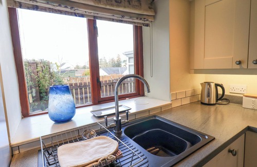 Thornthwaite Cottage | JASMINE COTTAGE, pet friendly, with a garden in Thornthwaite