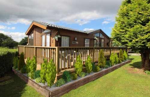 Lincoln Cottage | Jasmine Lodge - a lodge that sleeps 4 guests in 3 bedrooms
