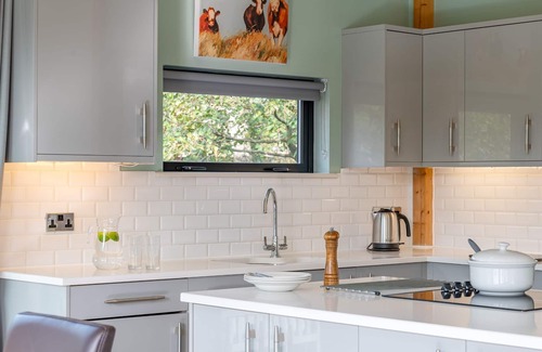 Richmond Cottage | Jasper - a lodge that sleeps 6 guests in 3 bedrooms