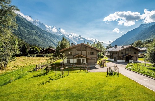 Les Tines Ski Chalet | JATOBA - Chalet with a jacuzzi and cinema corner