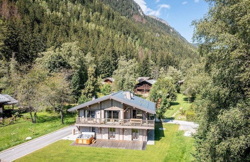 Les Tines Ski Chalet | JATOBA - Chalet with a jacuzzi and cinema corner