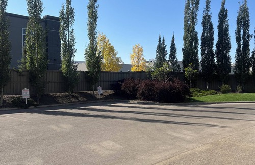 Southwest Edmonton House | Java houseCharming 2-bedroom townhome with AC, fitnes room in awesome Edmonton