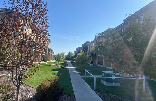 Southwest Edmonton House | Java houseCharming 2-bedroom townhome with AC, fitnes room in awesome Edmonton
