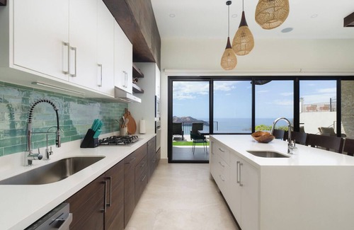 Coco House | Jaw dropping view. NEW 4-bedroom house with en suite bathrooms. Private pool. AC