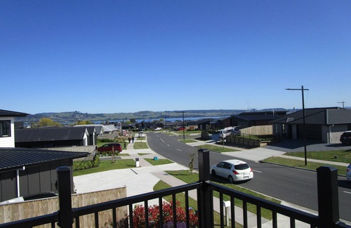 Wharewaka Apartment | Jaw Dropping Views, Taupo View Loft in stunning Wharewaka.