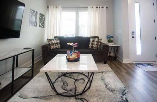 Southside House | Jax Southside Townhome Retreat