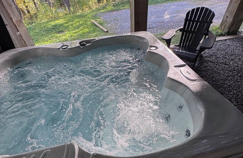 Montgomery Center Ski Chalet | Jay Peak Chalet: Family & Dog-Friendly, Hot Tub, Ski